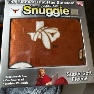 Blanket with sleeves, keeps hands free